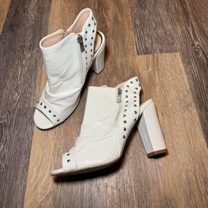 Primadonna Women's White Boots